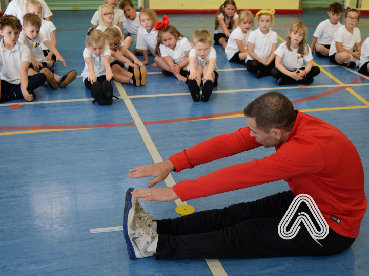 kids doing pe at school