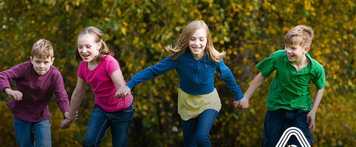 children running outside 