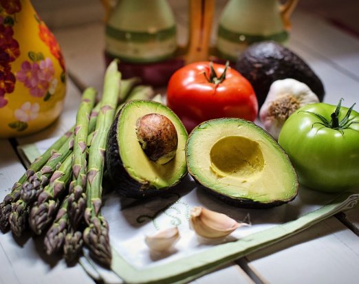 Asparagus, Avocados, Tomatoes & Garlic Cloves